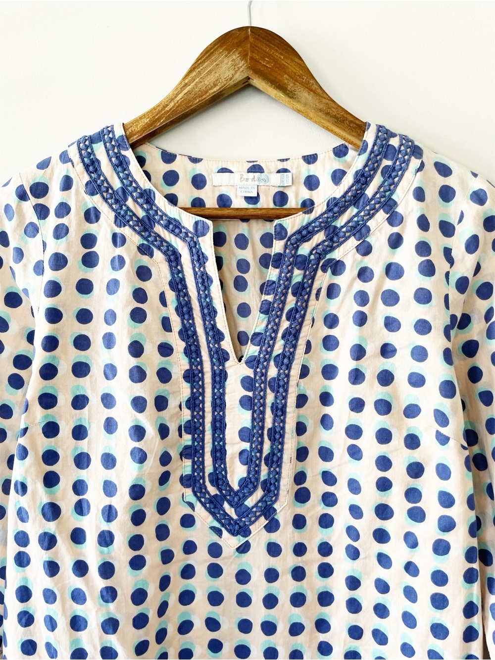 Boden White Mini Dress with Blue Polka Dots and Embroidered V-Neck Size 6 EUC - Picture 9 of 14